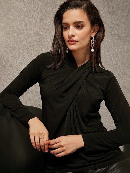 Milan Kiss Bluzka w kolorze czarnym rozmiar: L. Czarne bluzki damskie Milan Kiss, l, bez wzorów, bez kołnierzyka, bez ramiączek. Za 139.87 zł.