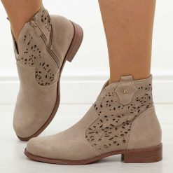 C.Beżowe tp skórzane ażurowe botki damskie T.Sokolski w26-50. Brązowe botki damskie Sokolski, na jesień, z jeansu, biznesowe, z okrągłym noskiem, bez obcasa, na obcasie, bez zapięcia. Za 279.00 zł.