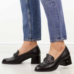 Czarne skórzane mokasyny damskie na obcasie Vinceza 18116. Czarne mokasyny damskie VINCEZA, ze skóry. W wyprzedaży za 201.52 zł.