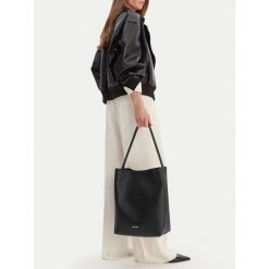 Torebka GINO ROSSI. Czarne torebki klasyczne damskie Gino Rossi, bez wzorów, bez dodatków. Za 229.99 zł.