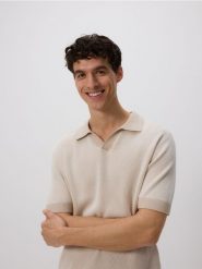 Strukturalny sweter polo - beżowy. Brązowe swetry męskie Reserved, l, bez wzorów, z bawełny, bez kołnierzyka. Za 119.99 zł.