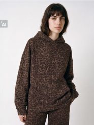 Dresowa bluza hoodie z kieszenią w panterkę - wielobarwny. Bluzy bez kaptura damskie Sinsay, l, bez wzorów, z dresówki, bez ramiączek, bez kaptura. Za 59.99 zł.