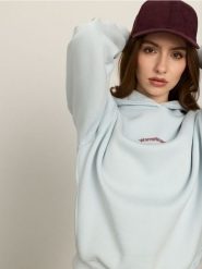 Bluza oversize z bawełną i nadrukiem - błękitny. Niebieskie bluzy z nadrukiem damskie Sinsay, l, z bawełny. Za 49.99 zł.
