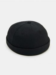 Czapka beanie typu docker - czarny. Czarne czapki męskie Sinsay, bez wzorów. Za 15.99 zł.