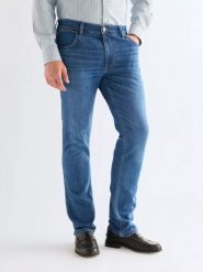 MĘSKIE SPODNIE WRANGLER GREENSBORO MID VISUAL 112378816. Spodnie materiałowe męskie Wrangler, bez wzorów, z jeansu. Za 219.99 zł.