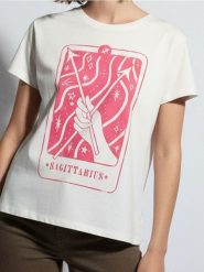 Bawełniana koszulka z nadrukiem zodiakalnym - biały. Białe t-shirty damskie Sinsay, l, bez wzorów, z bawełny, bez kołnierzyka. W wyprzedaży za 14.99 zł.