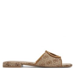 Klapki Guess. Brązowe klapki damskie Guess, z aplikacjami, bez obcasa. Za 359.99 zł.