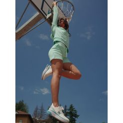 Szorty z kieszenie na co dzień na siłownię. Białe spodenki sportowe damskie LEONE 1947 APPAREL, bez wzorów, z bawełny, sportowe. Za 96.83 zł.