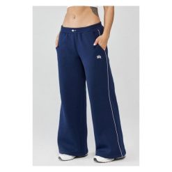 Damskie spodnie sportowe oversize Rough Radical Trip Joggers. Niebieskie spodnie dresowe damskie ROUGH RADICAL, bez wzorów. W wyprzedaży za 169.99 zł.