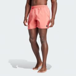 Szorty do pływania Solid CLX Short-Length. Białe szorty męskie Adidas, bez wzorów, z materiału, klasyczne. Za 120.44 zł.