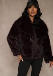 Bordowa Kurtka Futrzana Ozdobiona Kołnierzem Avelire. Czerwone kurtki damskie Renee, na zimę, m, bez wzorów, z futra, bez kaptura. Za 239.99 zł.