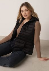 Czarna Pikowana Kamizelka Przejściowa z Kapturem Neanissa. Czarne kamizelki damskie Born2be, l, z jeansu. Za 89.99 zł.