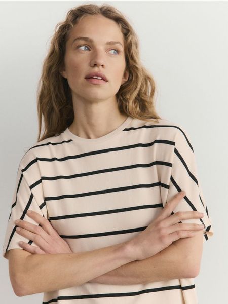 T-shirt oversize z modalem - inny. T-shirty damskie Reserved, l, bez wzorów, z dzianiny, bez kołnierzyka. Za 69.99 zł.