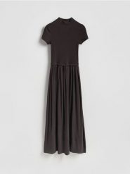 Sukienka z golfem - ciemnobrązowy. Brązowe sukienki damskie Reserved, l, bez wzorów, z bawełny, bez kołnierzyka, bez ramiączek, rozkloszowane. Za 139.99 zł.
