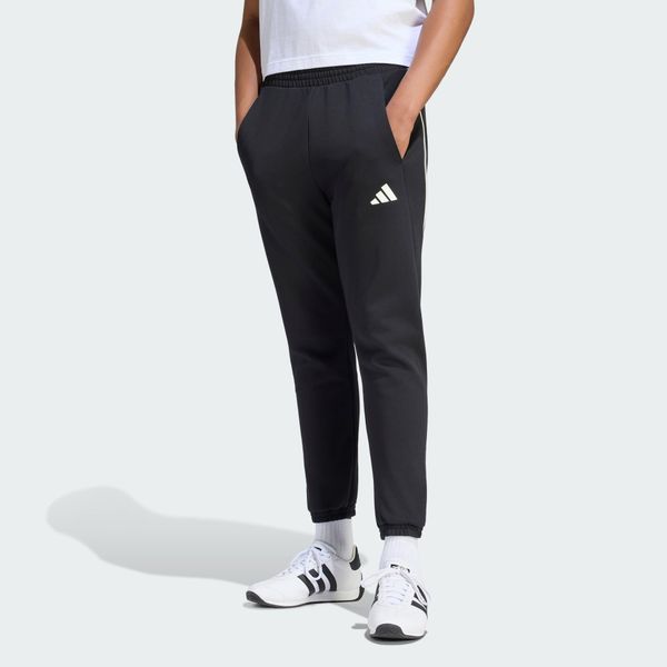 SPODNIE STADIUM Z MAŁYM LOGO. Czarne spodnie materiałowe męskie Adidas, bez wzorów, z bawełny, klasyczne, z standardowym stanem. Za 259.00 zł.