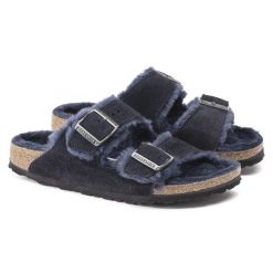 Klapki Birkenstock Arizona VL regular granatowe (1020592). Niebieskie klapki damskie Birkenstock, bez wzorów, z materiału, bez obcasa. Za 479.00 zł.