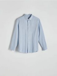 Bawełniana koszula regular fit - jasnoniebieski. Niebieskie koszule męskie Reserved, l, bez wzorów, z bawełny, bez kołnierzyka, bez ramiączek. W wyprzedaży za 69.99 zł.