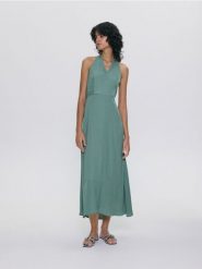 Sukienka z wiązaniem na szyi - miętowy. Zielone sukienki damskie Reserved, l, bez wzorów, z tkaniny, bez kołnierzyka, bez ramiączek. W wyprzedaży za 39.99 zł.