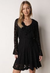 Czarna Koronkowa Sukienka z Cienkim Paskiem i Rozkloszowanymi Rękawami Jovaila. Czarne sukienki damskie Born2be, na co dzień, l, bez wzorów, z koronki, klasyczne, bez kołnierzyka, bez ramiączek, mini, rozkloszowane. Za 169.99 zł.