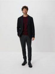 Marynarka slim fit z domieszką wiskozy - czarny. Czarne marynarki męskie Reserved, bez wzorów, z dzianiny. Za 259.99 zł.