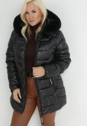 Czarna Kurtka Pikowana z Kapturem i Futerkiem Razu. Czarne kurtki damskie Born2be, plus size, bez wzorów, z jeansu, z kapturem. Za 159.99 zł.