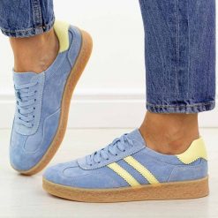 Niebieskie skórzane półbuty damskie S.Barski 7089. Niebieskie półbuty damskie S.BARSKI, bez wzorów, z jeansu, casualowe, z okrągłym noskiem, bez obcasa, na płaskiej podeszwie. Za 239.00 zł.