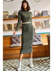 Olalook Sukienka dzianinowa w kolorze khaki rozmiar: onesize. Brązowe sukienki damskie Olalook, bez wzorów, z dzianiny, bez kołnierzyka, bez ramiączek, maxi. Za 48.05 zł.