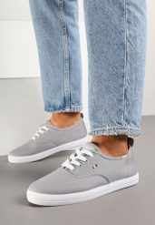 Jasnoszare Tenisówki Vices w Klasycznym Stylu Gallriva. Szare trampki i tenisówki damskie Born2be, bez wzorów. Za 59.99 zł.