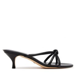 Klapki Guess. Czarne klapki damskie Guess, z aplikacjami, bez obcasa. Za 439.99 zł.