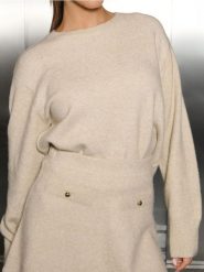 Sweter ze złotymi detalami - beżowy. Brązowe swetry klasyczne damskie Sinsay, l, bez kołnierzyka. Za 69.99 zł.