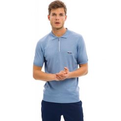 Galvanni koszulka polo męska Hereford M jasnoniebieski. Niebieskie koszulki polo męskie Galvanni, m, bez wzorów, z materiału, bez ramiączek. Za 289.00 zł.
