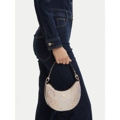 Torebka Guess. Żółte torebki klasyczne damskie Guess, z aplikacjami, bez dodatków. Za 589.99 zł.