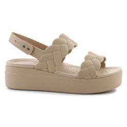 Sandały Crocs Brooklyn Woven Low Wedge 209977-212 beżowy. Brązowe sandały damskie bez wzorów, bez obcasa, na koturnie. Za 367.32 zł.