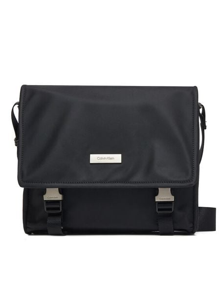 Calvin Klein Torba Sleek Small Messenger LV04D3147G Czarny. Czarne torby męskie na ramię CALVIN KLEIN, bez wzorów, z materiału, na ramię. Za 229.99 zł.