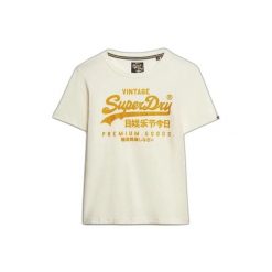 T-shirt z fantazyjnym logo dla kobiet Superdry Vintage. Białe t-shirty damskie Superdry., bez wzorów, bez kołnierzyka. Za 143.35 zł.
