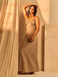 Sukienka na ramiączkach z wiskozą i domieszką lnu - kremowy. Białe sukienki damskie Sinsay, l, bez wzorów, z wiskozy, bez kołnierzyka, bez ramiączek. Za 59.99 zł.