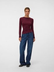 Vero Moda Koszulka w kolorze bordowym rozmiar: XL. Czerwone bluzki damskie Vero Moda, xl, bez wzorów, bez kołnierzyka. Za 90.95 zł.