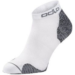 Skarpety do biegania krótkie dla dorosłych Odlo Socks Ceramicool RUN 2pack. Białe skarpetki męskie Odlo, bez wzorów, z materiału. Za 130.65 zł.