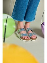Birkenstock Skórzane klapki "Arizona" w kolorze srebrnym rozmiar: 40. Szare klapki damskie Birkenstock, bez wzorów, ze skóry, bez obcasa. Za 378.54 zł.