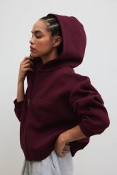 Bluza z kapturem zapinana na zamek w kolorze BURGUNDY - DESEO-M/L. Czerwone bluzy z kapturem damskie Marsala, l, z bawełny. Za 349.90 zł.