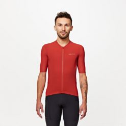 Koszulka rowerowa szosowa Van Rysel Endurance Ultra 2. Czerwone t-shirty sportowe męskie VAN RYSEL, s, z meshu, bez ramiączek, rowerowe. W wyprzedaży za 149.99 zł.