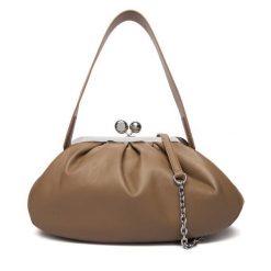 Torebka Weekend Max Mara. Brązowe torebki klasyczne damskie Weekend Max Mara, bez wzorów, wizytowe, bez kołnierzyka, bez ramiączek. Za 1,839.00 zł.