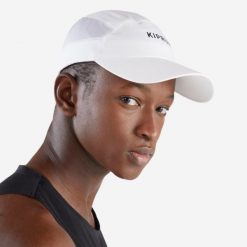 Czapka z daszkiem do biegania Kiprun V2. Białe czapki męskie KIPRUN, bez wzorów, z elastanu. Za 39.99 zł.