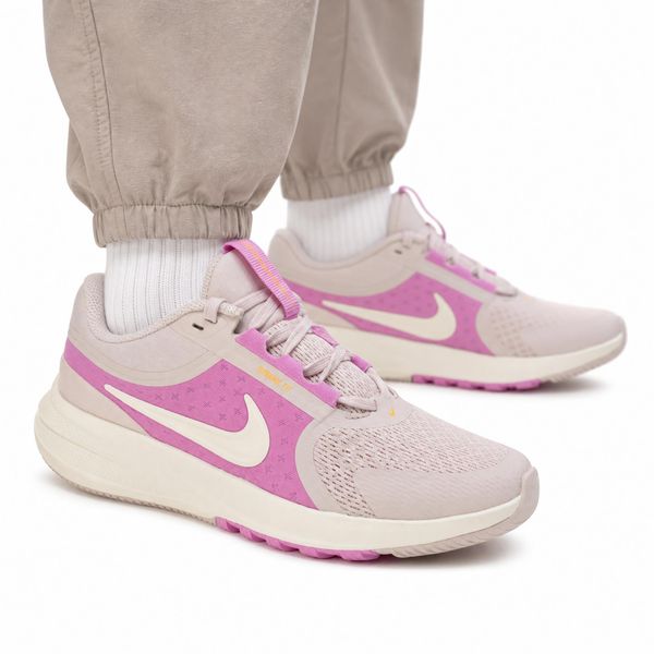 Buty damskie sportowe do biegania Nike STAR RUNNER 5. Czerwone obuwie treningowe damskie Nike, do biegania. Za 209.00 zł.