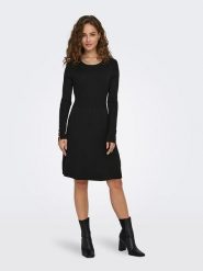 ONLY Sukienka dzianinowa w kolorze czarnym rozmiar: S. Czarne sukienki damskie Only, s, bez wzorów, z dzianiny, bez kołnierzyka, bez ramiączek, midi. Za 122.96 zł.