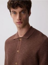 Sweter z dodatkiem lnu - brązowy. Brązowe swetry męskie Reserved, l, bez wzorów, z dzianiny, bez kołnierzyka. Za 129.99 zł.