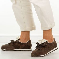 Brązowe skórzane półbuty damskie Vinceza 86427. Brązowe półbuty damskie VINCEZA, bez wzorów, z jeansu, biznesowe, z okrągłym noskiem, bez obcasa, na płaskiej podeszwie. Za 249.00 zł.