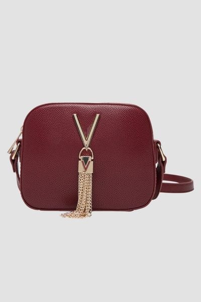 VALENTINO Bordowa torebka Divina Camera Bag. Czerwone torebki klasyczne damskie Valentino by Mario Valentino, bez wzorów, bez dodatków. W wyprzedaży za 165.99 zł.