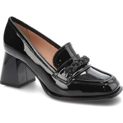 Czarne Półbuty Simen Eleganckie Skórzane Buty Na Obcasie. Czarne półbuty damskie Simen, bez wzorów, ze skóry, biznesowe, bez obcasa, na obcasie. Za 329.00 zł.