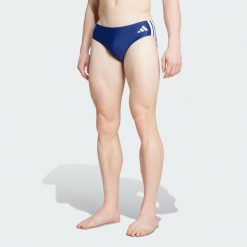 Szorty do pływania 3-Stripes. Białe szorty męskie Adidas, bez wzorów, z elastanu. Za 109.00 zł.